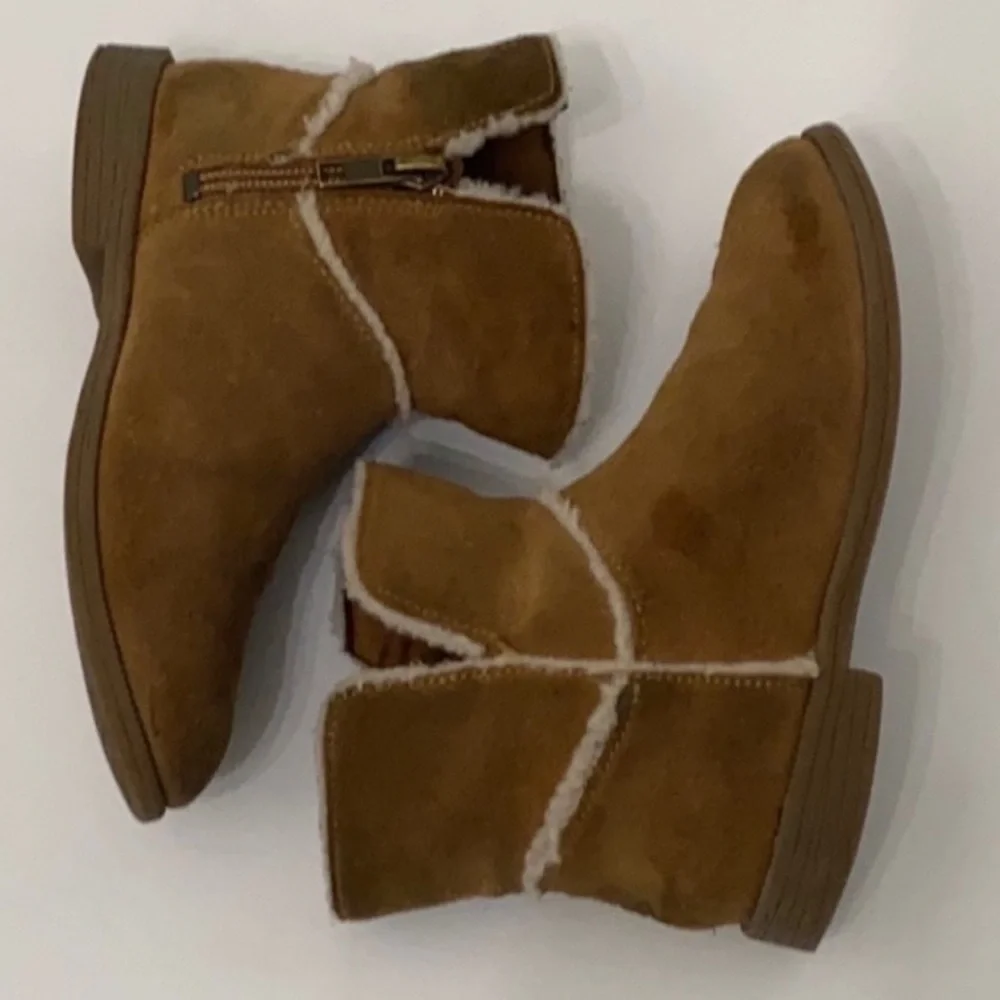 Authentic UGG designer little girls suede leather boots size 11